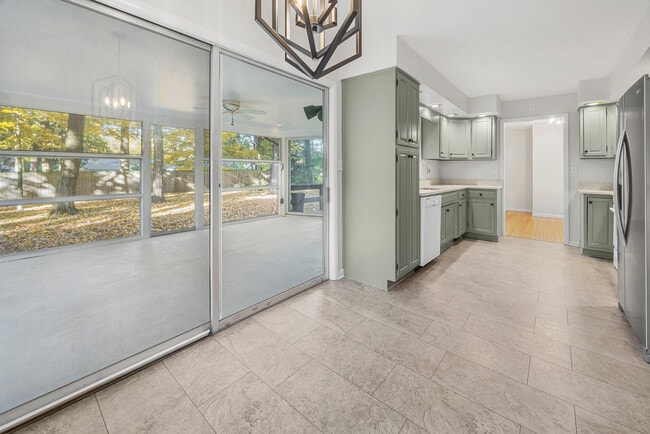 Photo - 1527 Summit Dr