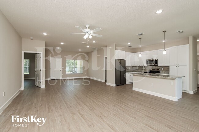 Photo - 717 Lavender St SE