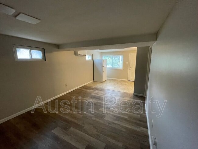 Photo - 8630 Burton Ave Unidad Apt. BR