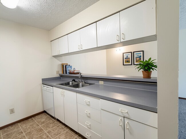 Photo - Elmwood Villas Apartments