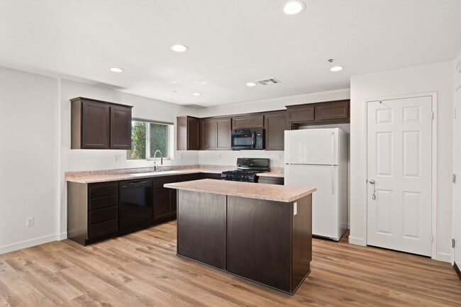 Photo - 6997 Alderwood Dr