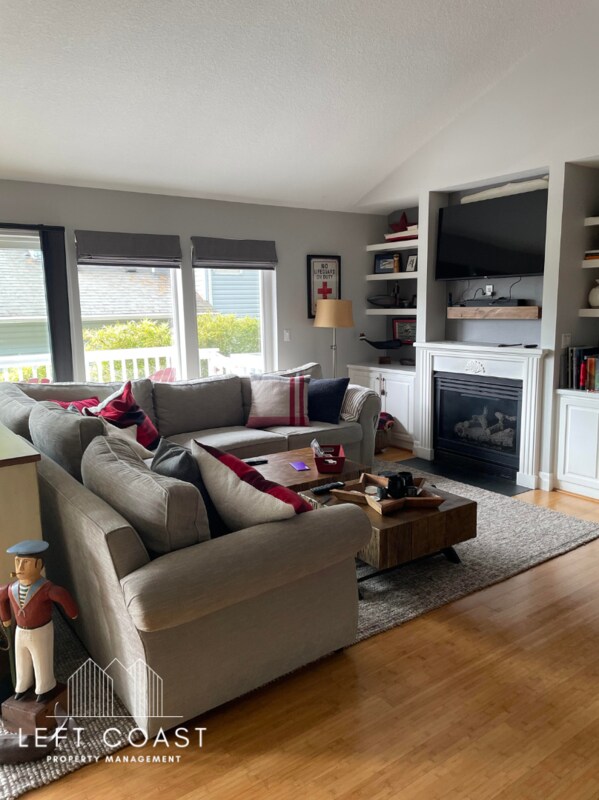 Photo - 1545 NE Regatta Way