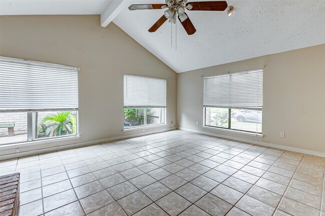 Photo - 2010 Hickory Glen Dr