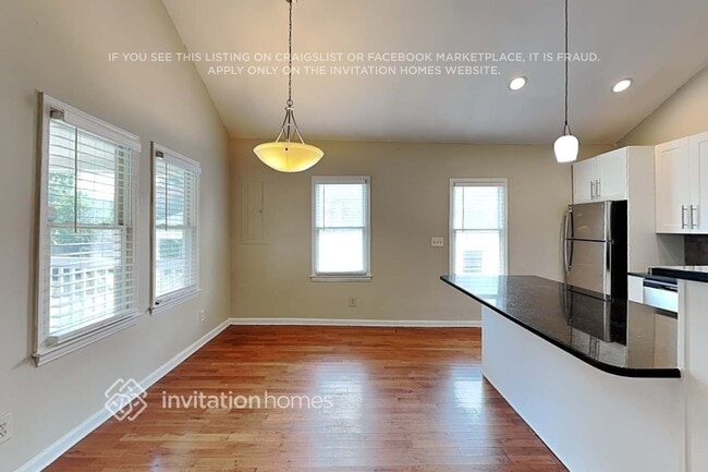 Photo - 1551 New St NE
