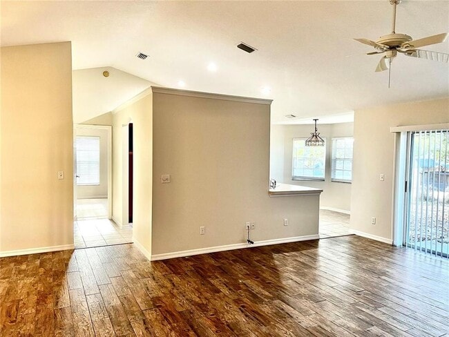 Photo - 16216 Hillside Cir