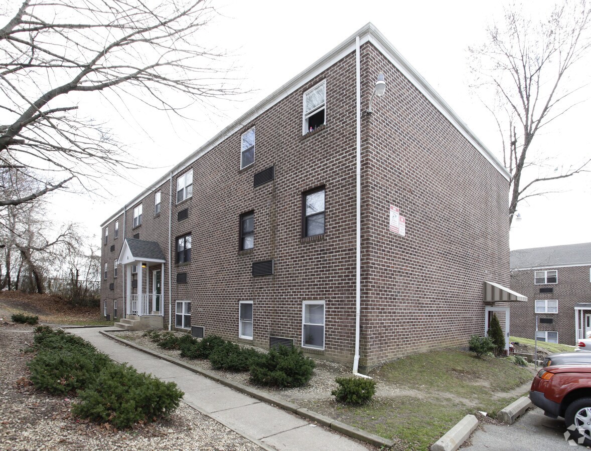Photo - Crest Manor Apartments