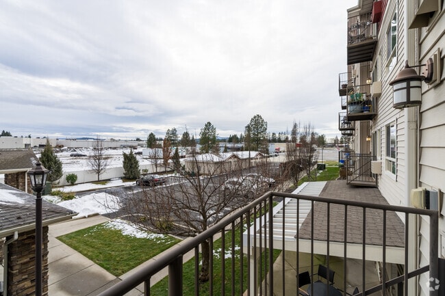 2BR, 1BA - 849SF - Balcony
