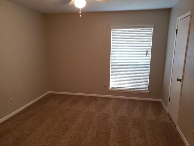 Photo - 2706 Lufkin Ln