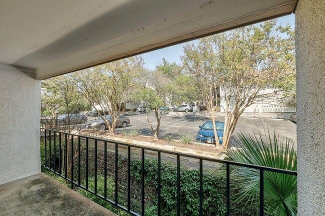 Photo - 6910 Hart Ln Unit 907