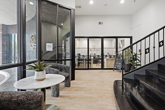 14_1001_Ross_Ave_Dallas_TX_75202-Foyer-MHP_0652 Mike Gasperetti Large