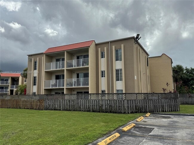 Building Photo - 5201 Geneva Ct Unit 211 Rental