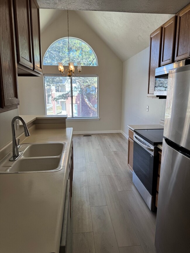 Photo - 1330 W 6690 S