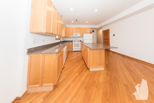 Photo - 2741 N Southport Ave Unit 3S