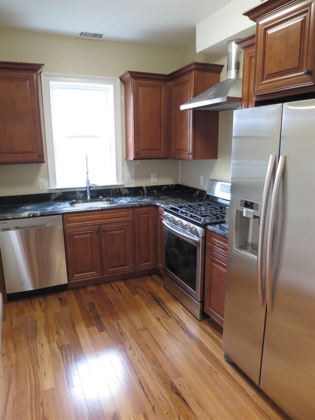 Building Photo - 1131 Broadway Unit 7