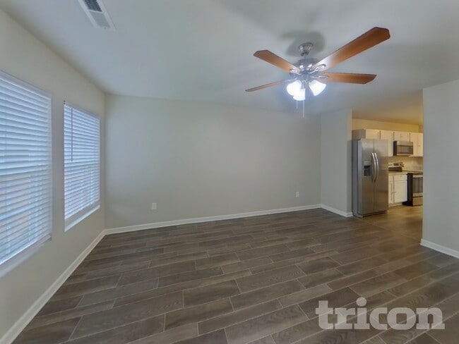 Photo - 437 Brookfield Dr