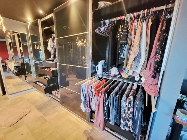 Photo - 1202 Cres View Dr NE