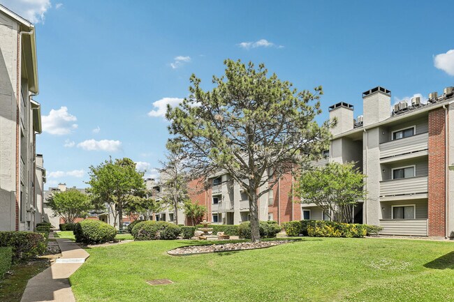 Claro Court Apartments