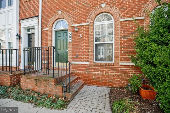 Photo - 502 Lawson Way