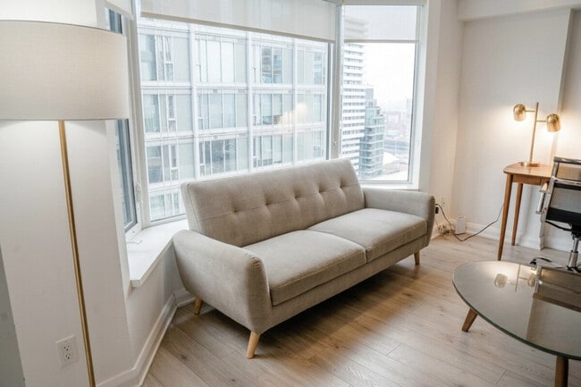 Building Photo - 55 Avenue Rd