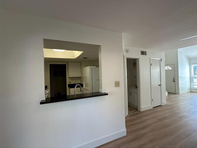 Photo - 1604 Southgate Cir