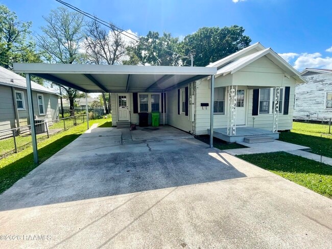 Building Photo - 135 Oswald St