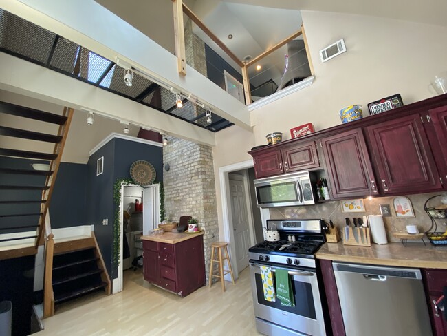 Photo - 1529 N Cass St Apartamentos Unidad 1531 N. Cass -- Upper