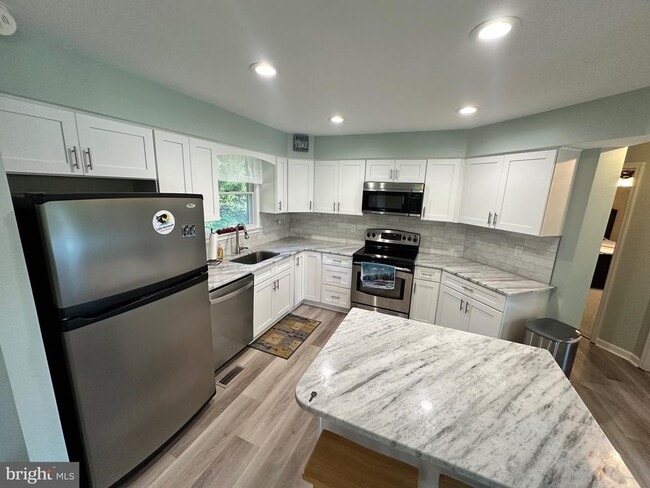 Building Photo - 598 Wynonah Dr