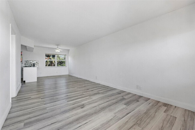 Photo - 1100 NE 9th Ave Unit 302