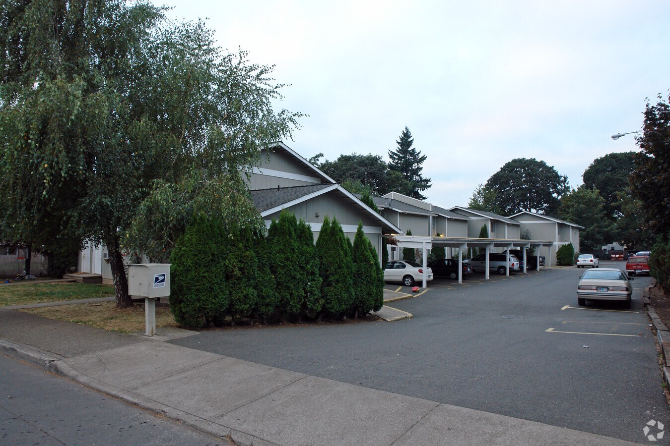 Photo - 611-619 24th St SE Apartments