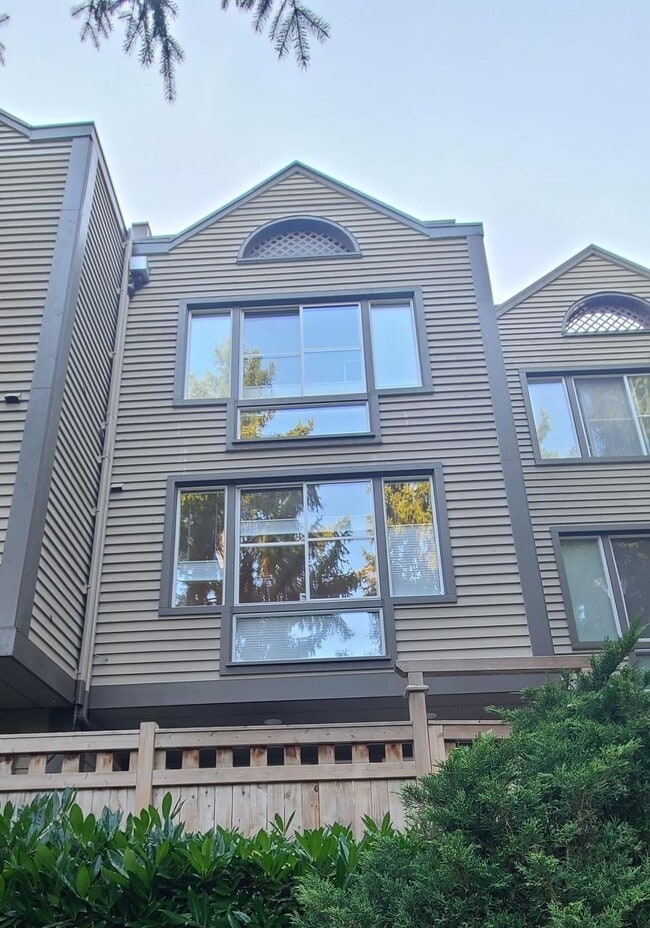 Building Photo - 1817 11th Ave W Unit F