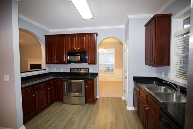 Photo - 7897 The Lakes Point