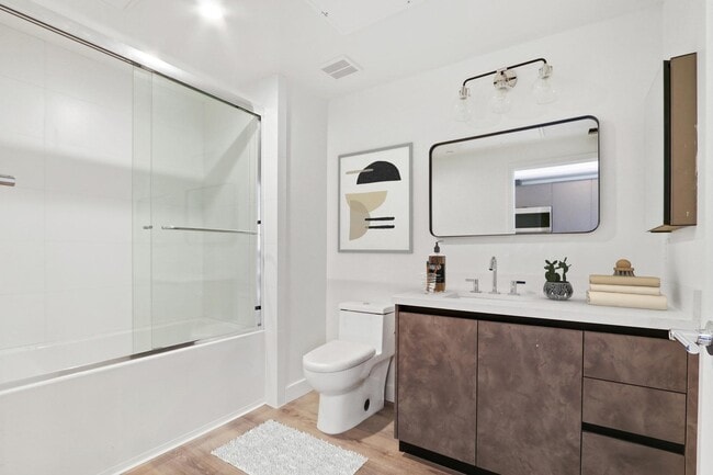 Photo - E on Harvard