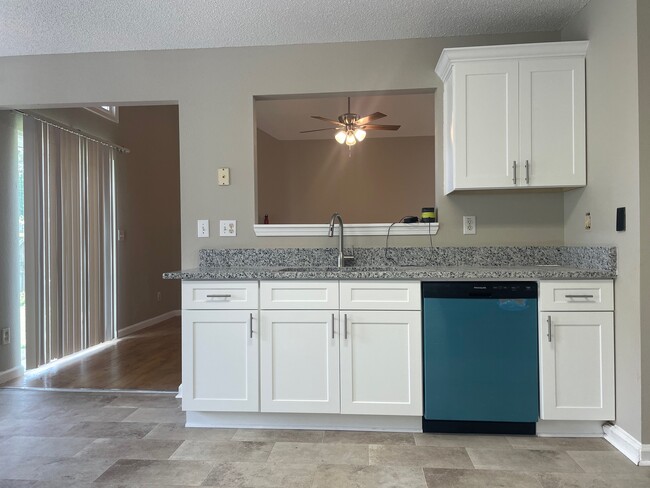 Photo - 6350 Klondike River Rd