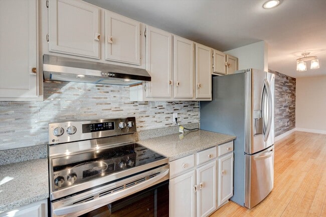 Photo - 50 Edward J Roy Dr