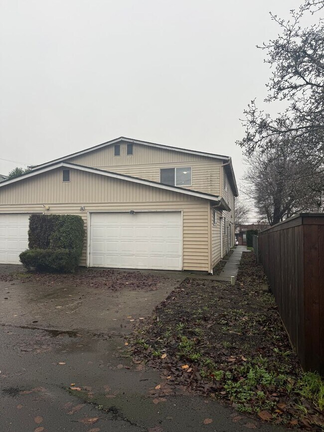 Building Photo - CL2622-2624 Unit 2622