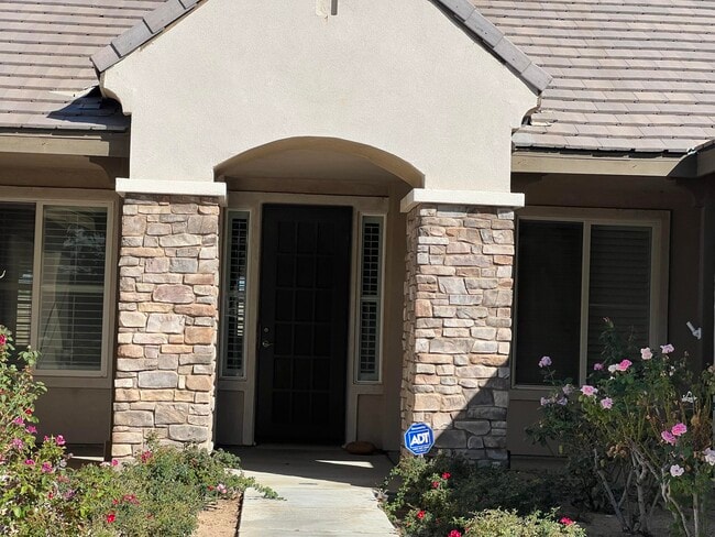 Photo - 41530 Yew St