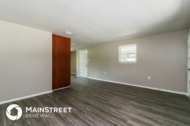 Photo - 8912 Hervel Cir