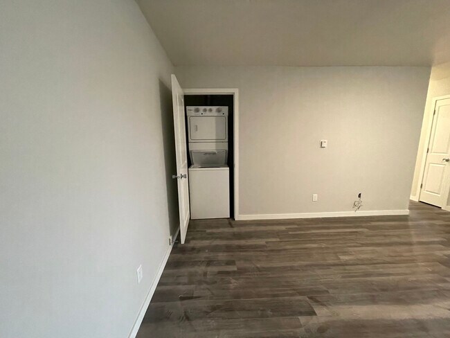 Photo - 929 Iowa Ave Unit 11