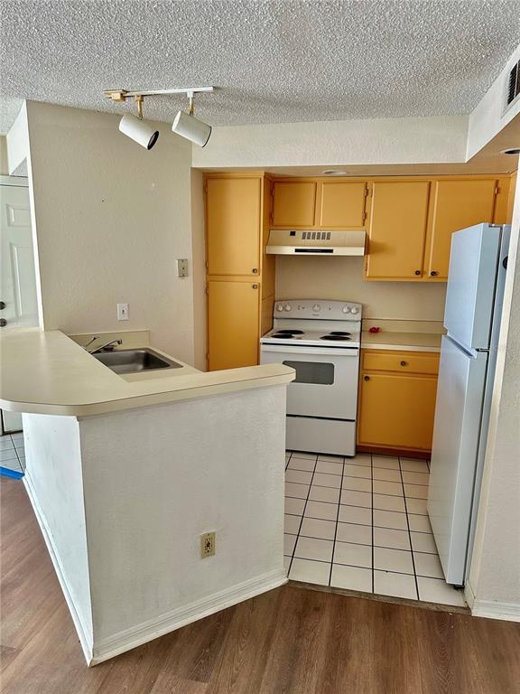 Photo - 4630 Commander Dr Unit 1024