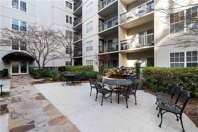 Photo - Peachtree Walk Unit 1075 Peachtree Walk