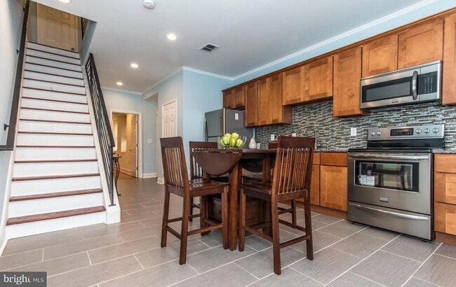 Building Photo - 2345 Turner St