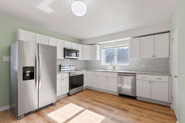 Photo - Bright 2 Bedroom Apartment in Duquesne Heights – Minutes from Mount Washington Overlook!