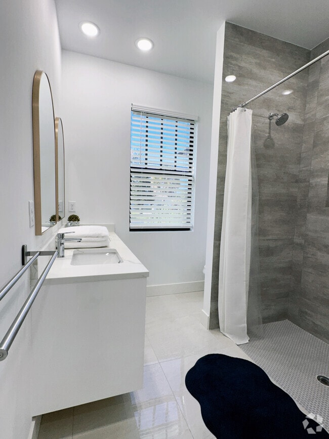Building Photo - 4730 Marguerita Dr Unit A Rental