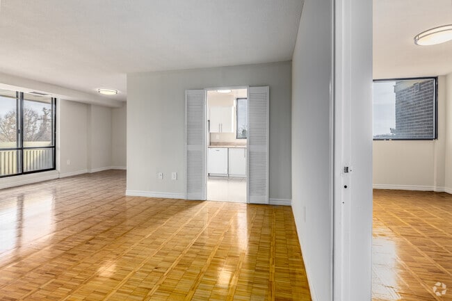 3BR, 2BA - 1,200SF - Living Room/Bedroom