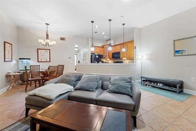 Photo - 701 Mirror Lake Dr N Unidad 120