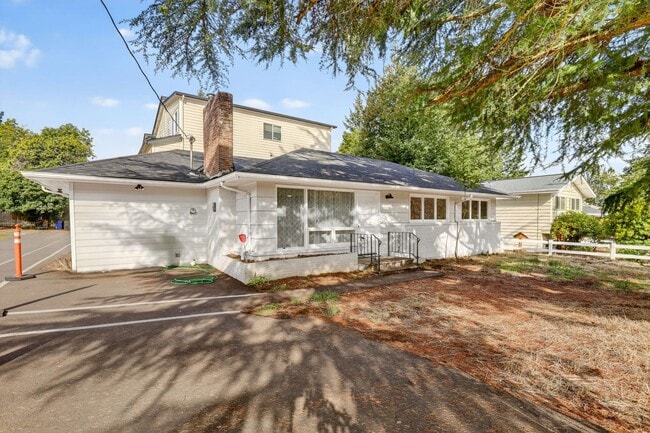 Photo - 4 bedroom: Single Level SE Portland Home