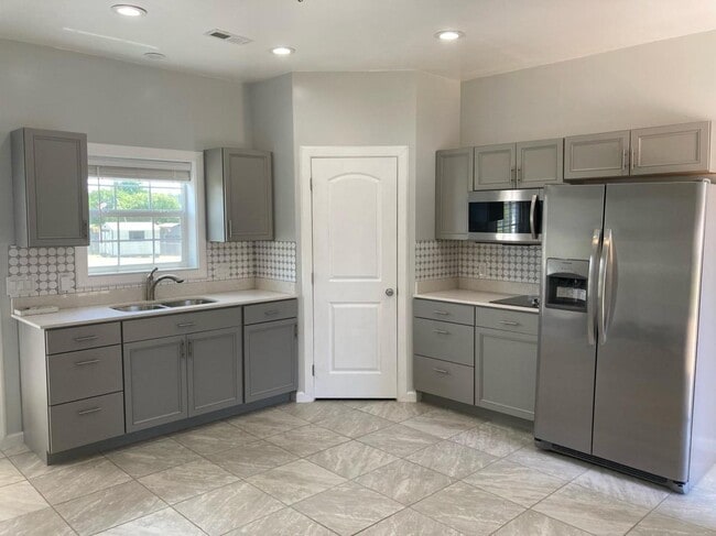 Building Photo - 802 Linwood Rd Unit 802 Linwood Rd