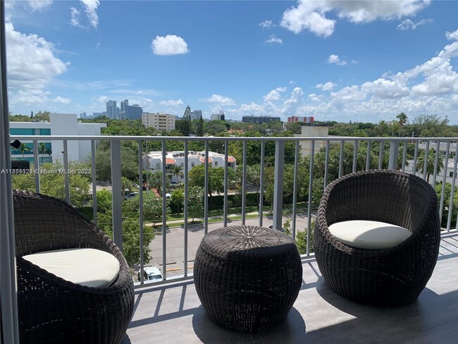 Photo - 650 NE 64th St Unidad G607