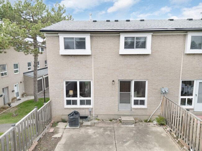 Photo - 2 Liszt Gate