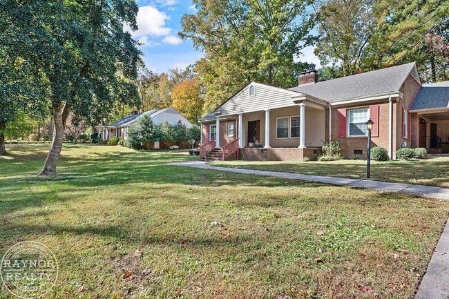 Photo - 207 Tucker Dr